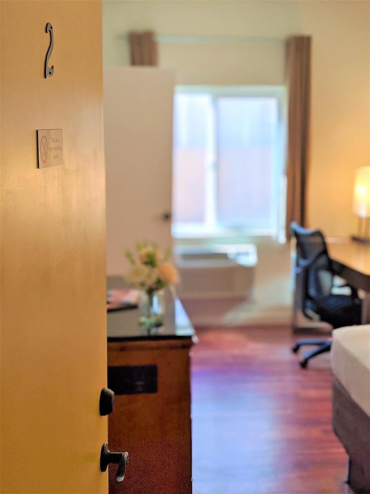Anchor Pointe Inn - photo 15