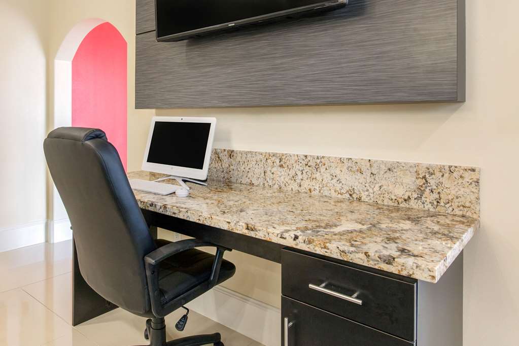 Econo Lodge Inn & Suites Houston Willowbrook - photo 49