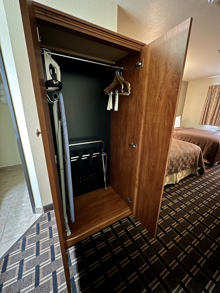 FairBridge Inn & Suites Kellogg - photo 12