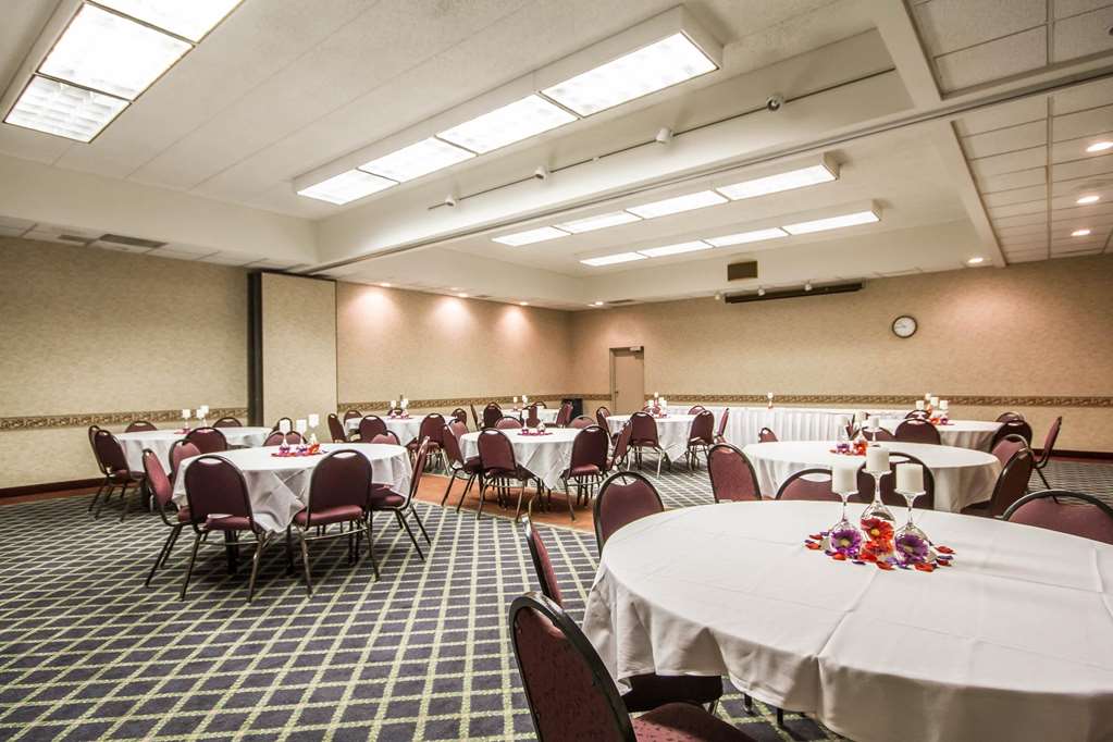 Comfort Inn & Suites Madison Airport - photo 39