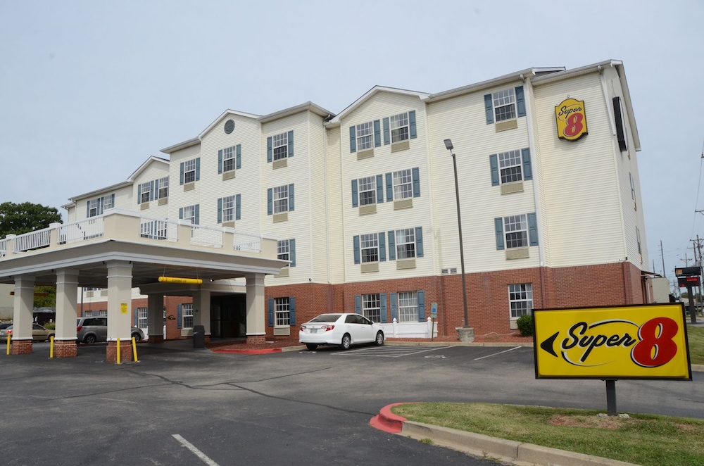 Super 8 by Wyndham Louisville Expo Center - photo 29