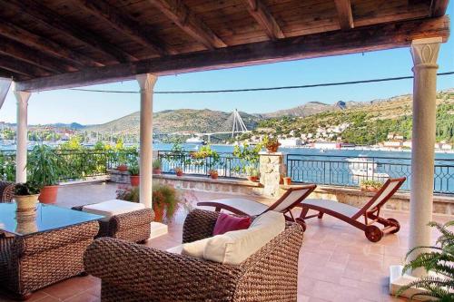 Waterfront stone house in city center — 4-Star Luxury Hotel in Dubrovnik, Croatia
