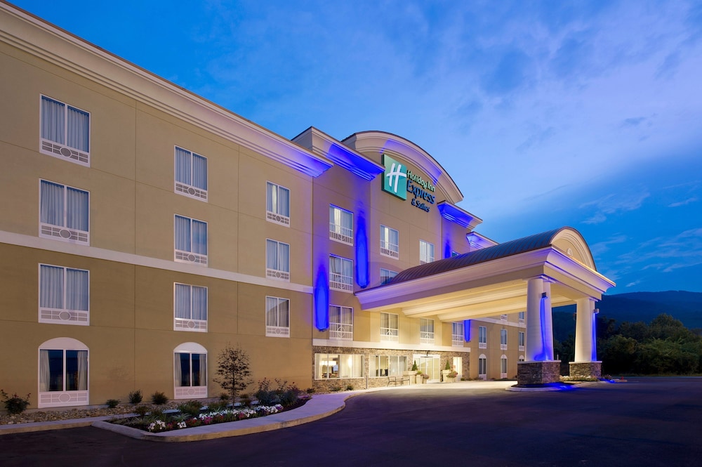 Holiday Inn Express & Suites Caryville by IHG - photo 27
