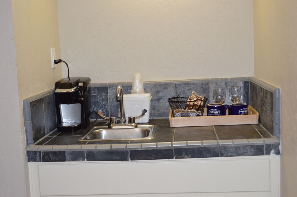 Palm Canyon Hotel & RV Resort - photo 60
