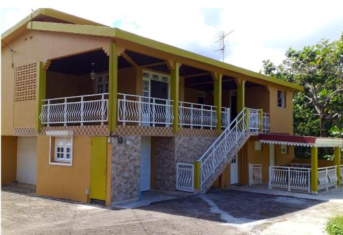 Appartement confortable avec vue sur le jardin Le Robert — 4-Star Luxury Hotel in Le Robert, Martinique