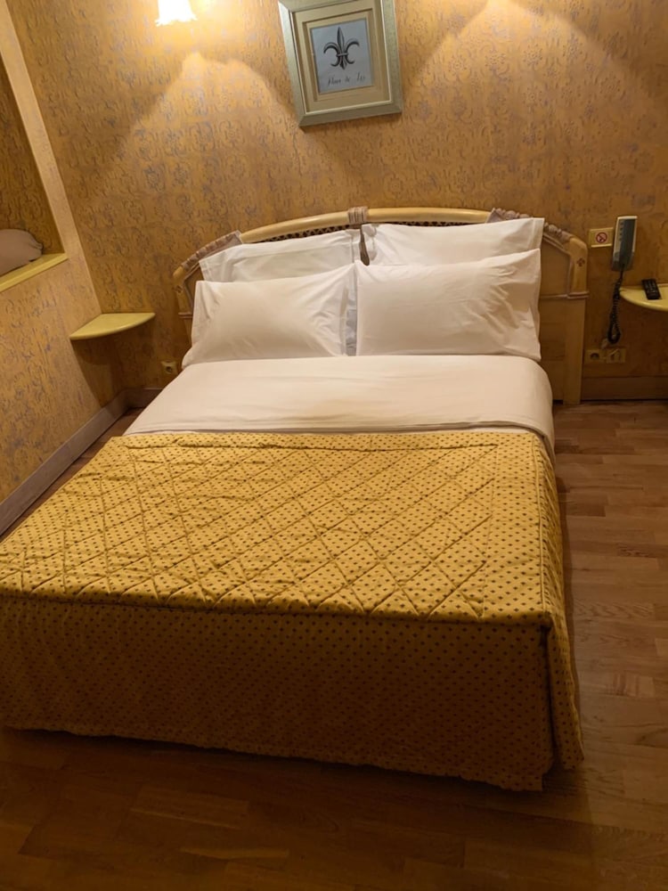 Hotel de la Tour - last minute hotel in Rouen