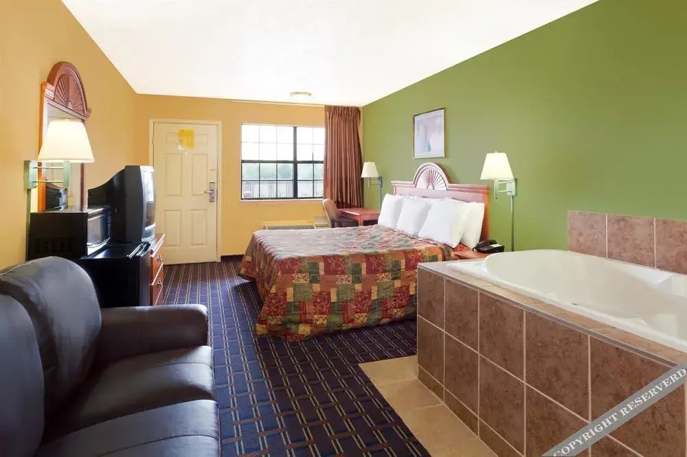 Days Inn by Wyndham Downtown Nashville West Trinity Lane - photo 6