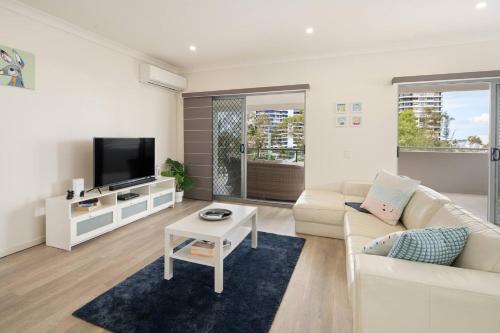 Broadwater Days Breezy Resort Living by the Bay in Gold Coast, Australia