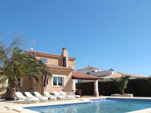Villa Nerea with air conditioning & private swimming pool only 400m to the beach ideal for families — 4-Star Luxury Hotel in L'ametlla De Mar, Spain