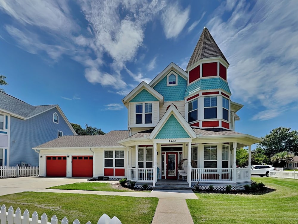 Corner Castle by Southern Vacation Rentals — 4-Star Luxury Hotel in Destin, United States