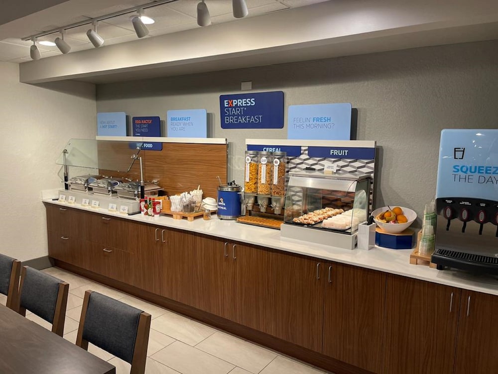 Holiday Inn Express & Suites Ft. Lauderdale N Exec Airport by IHG - photo 49
