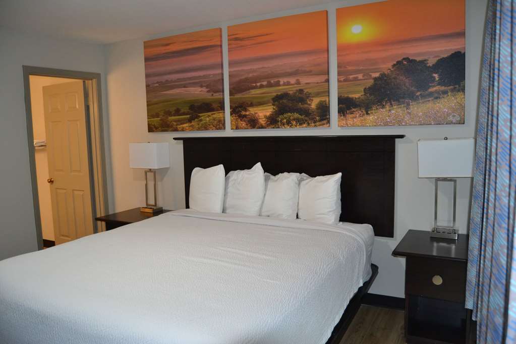 Days Inn and Suites by Wyndham Sikeston - photo 20