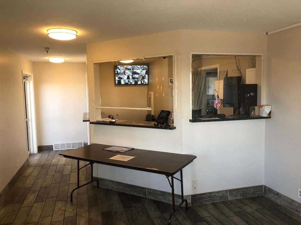 Ameri Stay Inn & Suites - photo 10