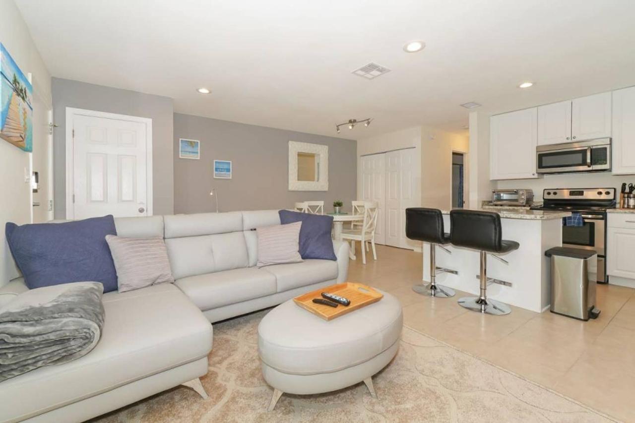 Lovely Cottage Close To Siesta Shops & Dining — 4-Star Luxury Hotel in Sarasota, United States