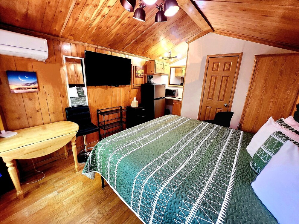 La Siesta Motel & RV Resort - photo 9