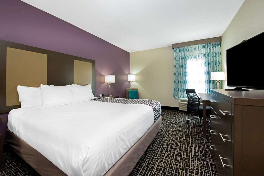 La Quinta Inn & Suites by Wyndham Lake Charles Westlake - photo 15