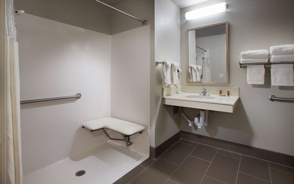 Coast Hilltop Inn - photo 17