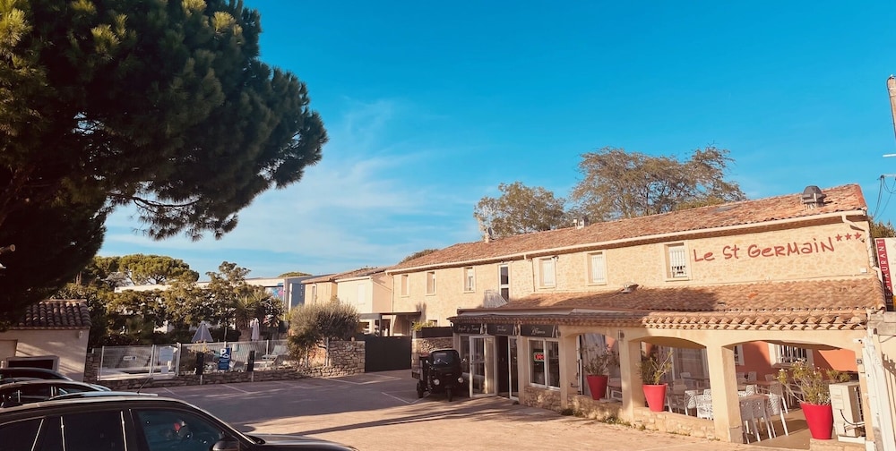 Hôtel Le Saint Germain in Pezenas, France