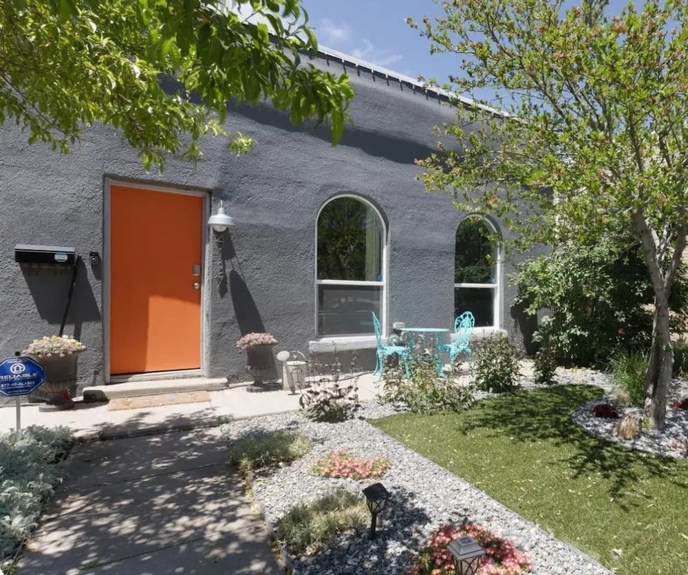 Sunnyside Retro Retreat Private Yard G Line - photo 14