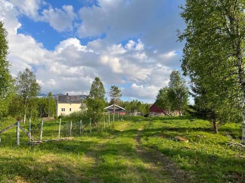 Nydelig Smabruk Med Hus Og Fjs Og Badstu — Gratangen