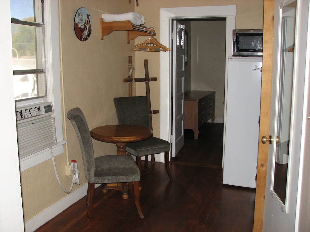Cottonwood Hotel - photo 39