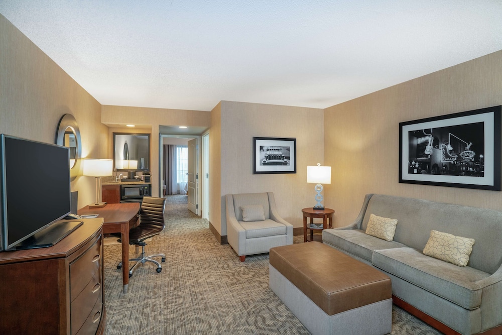Embassy Suites by Hilton Nashville at Vanderbilt - photo 10