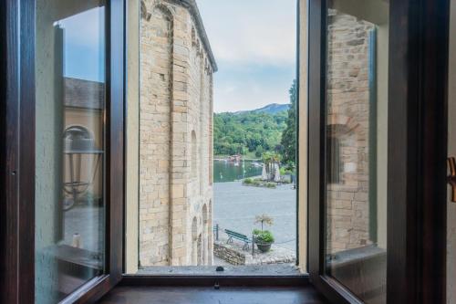 Bell Tower Square by Rent all Como — hotel in Lenno