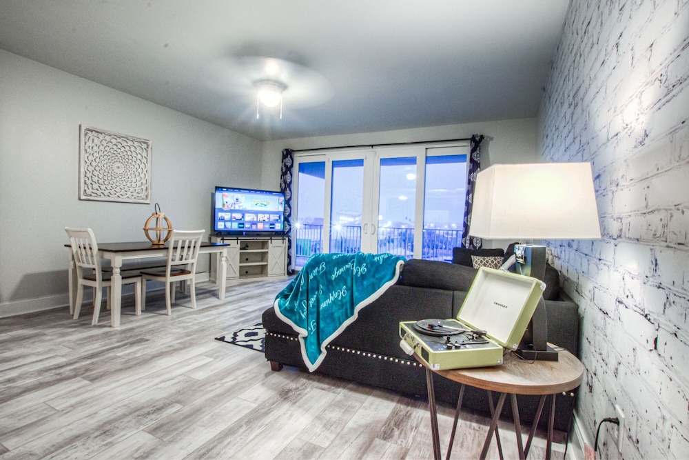 Laketown Wharf Resort by Aneliya's Rentals - photo 629