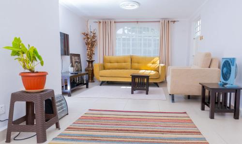 2BR Airport Boutique Apt Ideal for Transit Layovers Delayed Flights 10 Min From Airport