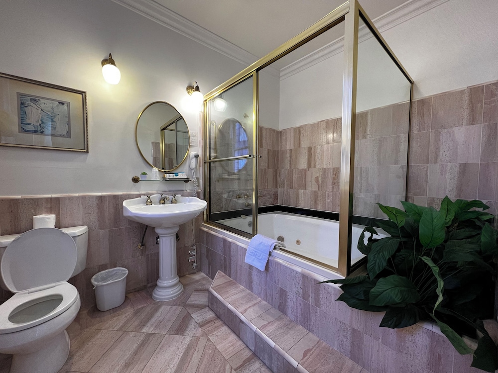 The Sterling Hotel - photo 32