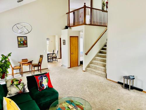 3br home 2br unit close to USAFA with fireplace — 4-Star Luxury Hotel in Colorado Springs, United States