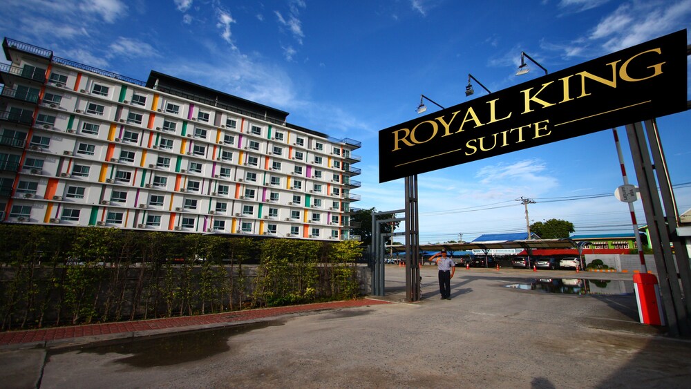 Royal King Suite — 4-Star Luxury Hotel in Bang Sao Thong, Thailand