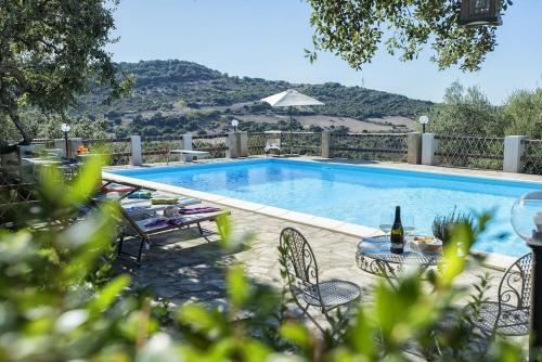 Villa Olive tree immersa nella natura per relax e quiete — 4-Star Luxury Hotel in Putifigari, Italy