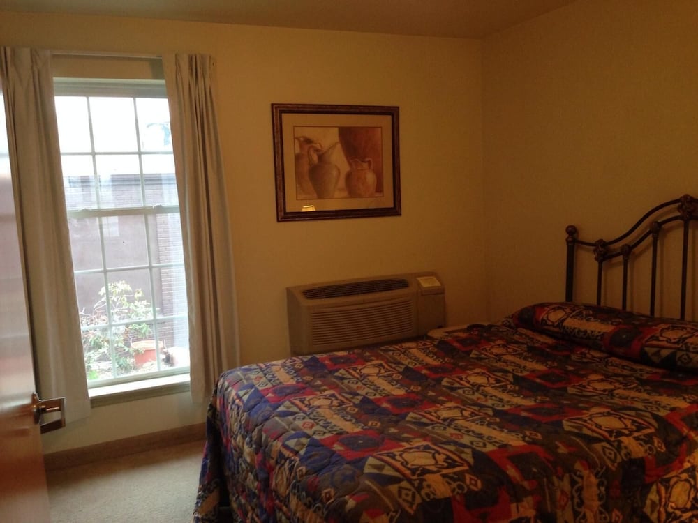 All Suites Inn Budget Host - photo 15