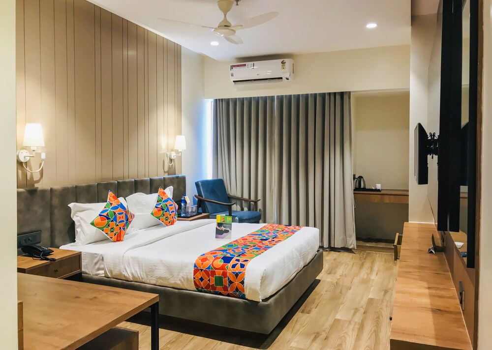 Pinnacle Grand Hotel Banquets — Ahmedabad