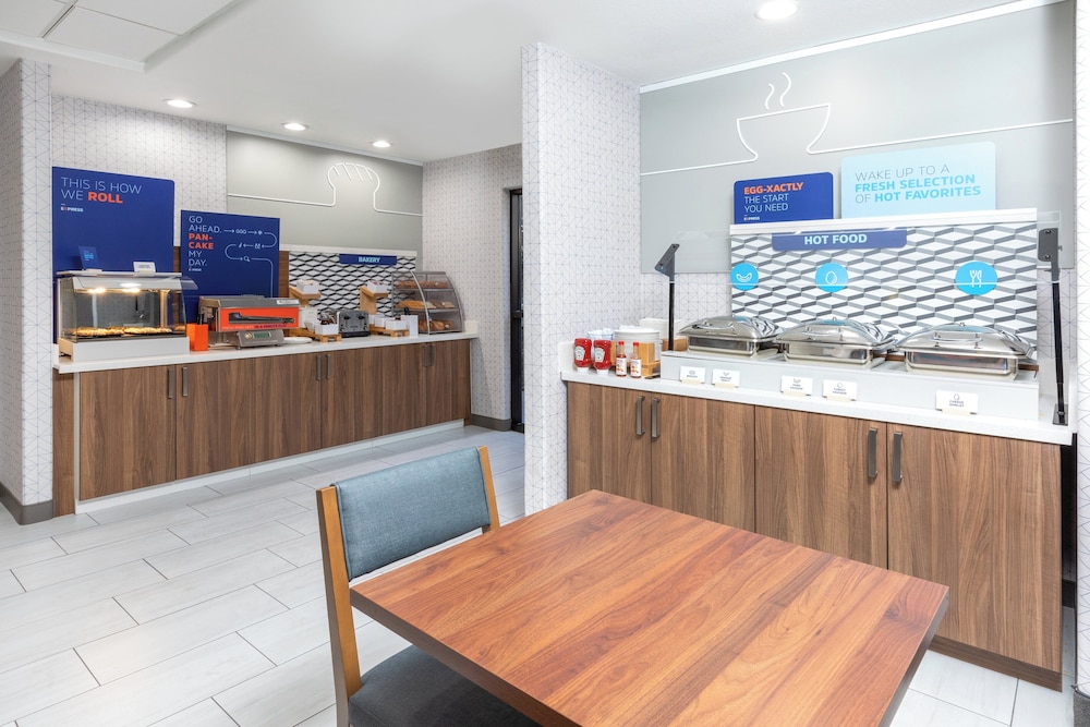 Holiday Inn Express & Suites Lathrop by IHG - photo 41