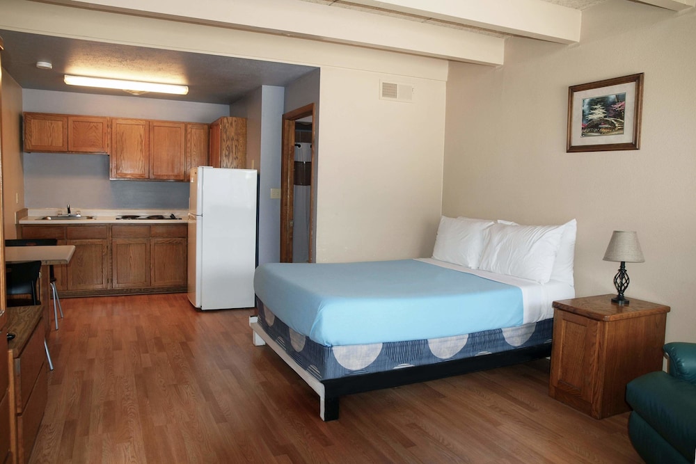 The Oakwood Inn - photo 4