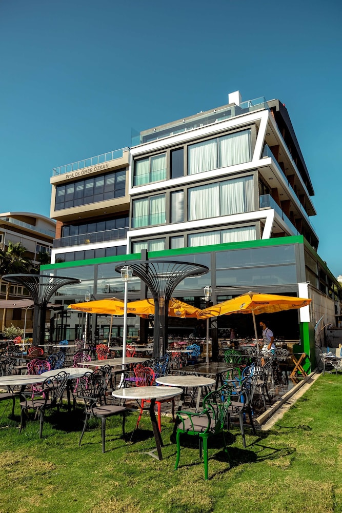 Lucky Monkey Hotel - carbon neutral hotel in Antalya