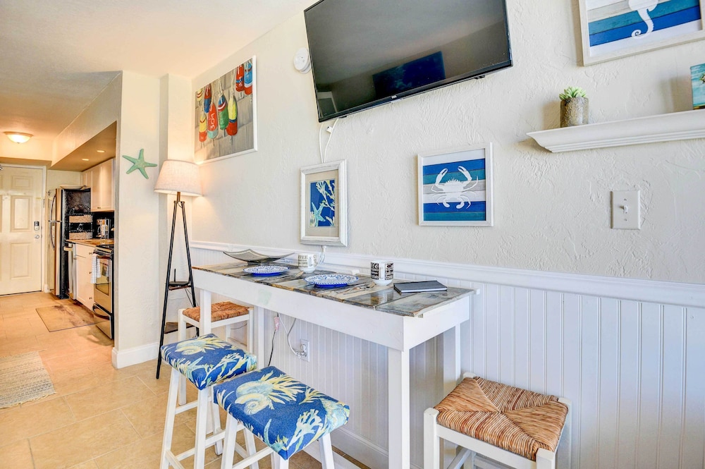 Daytona Beach Studio with Balcony and Ocean View - photo 6