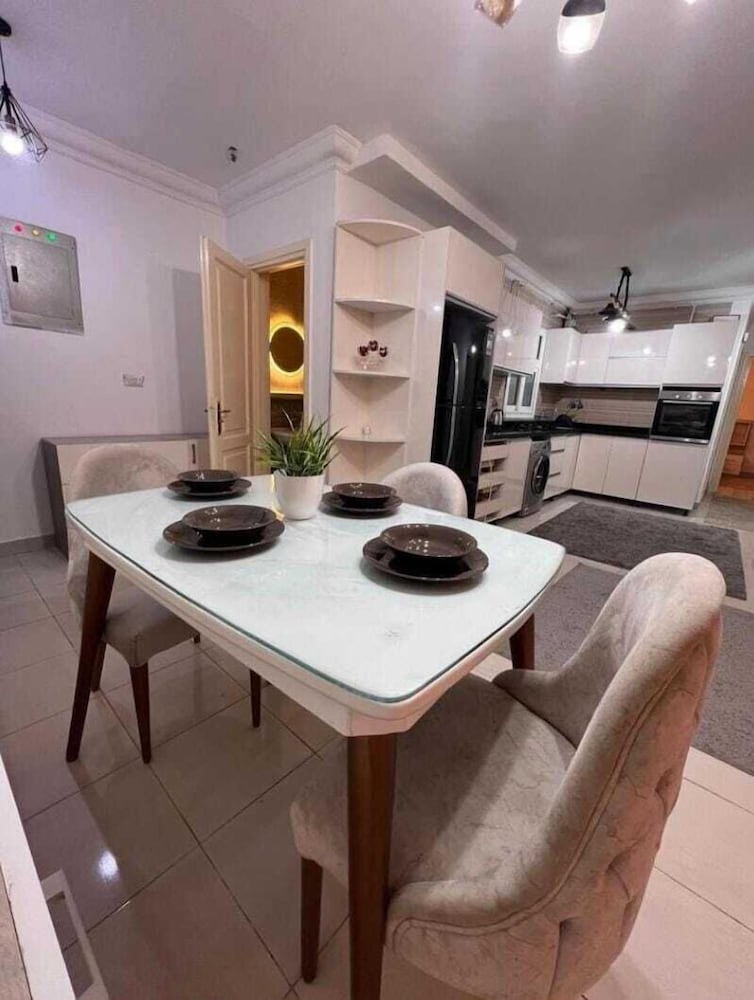 Cozy Hotel APt In Madinaty 10.103.10.12 in New Cairo, Egypt