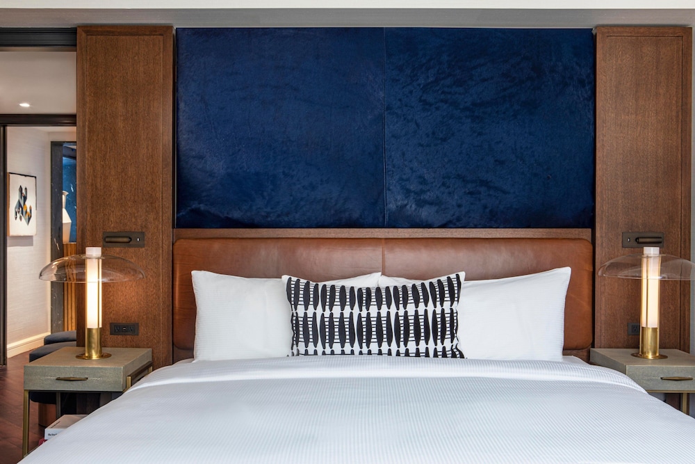JW Marriott Essex House New York - photo 40