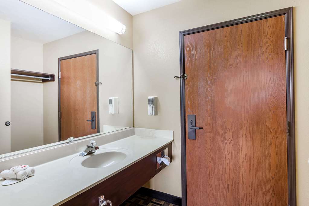 Super 8 by Wyndham Eddyville Kuttawa - photo 12