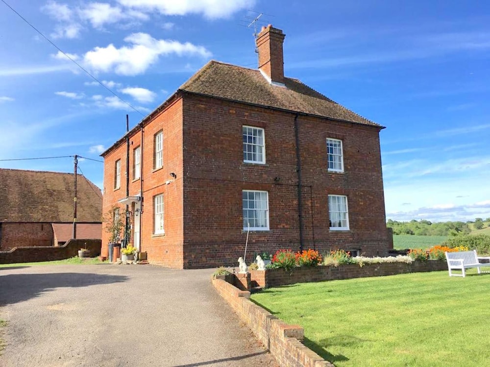 Colthrop Manor - carbon neutral hotel in Thatcham