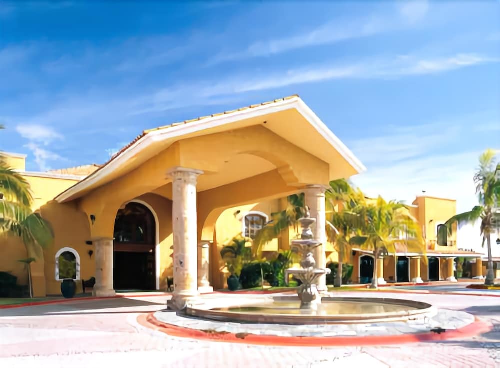 Grand Plaza La Paz Hotel & Suites