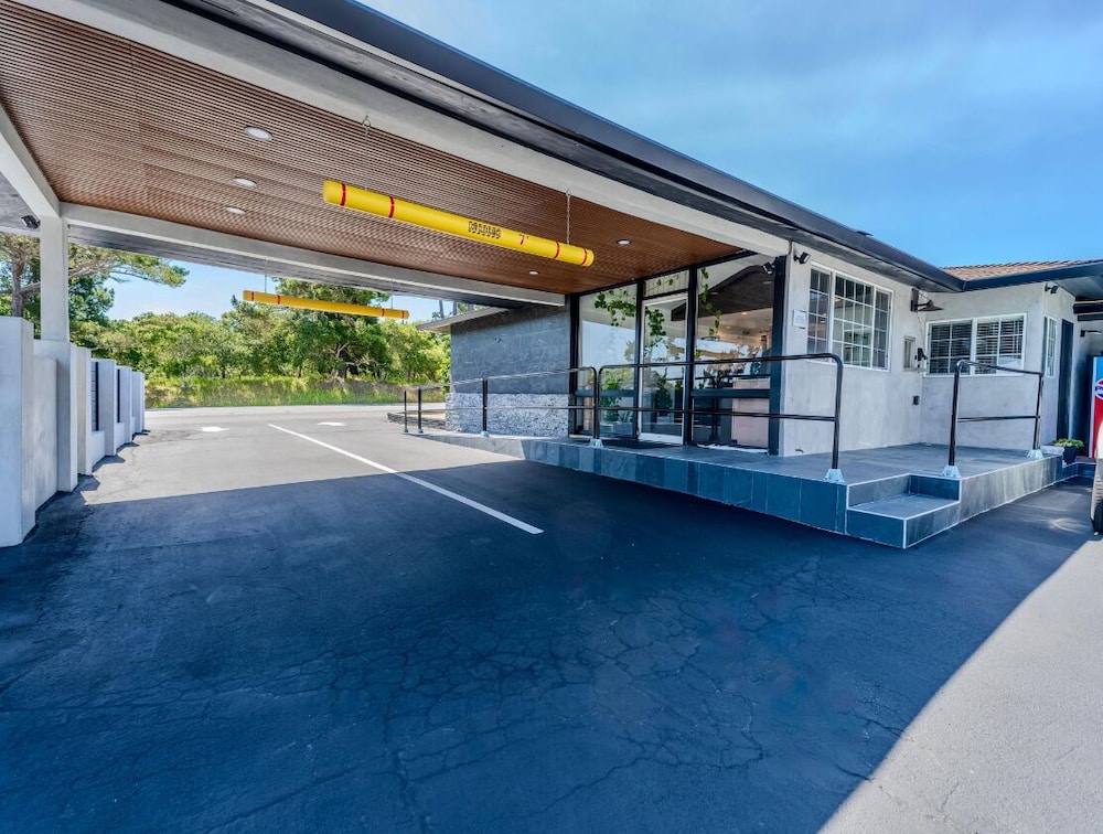 Monterey Surf Inn - photo 14