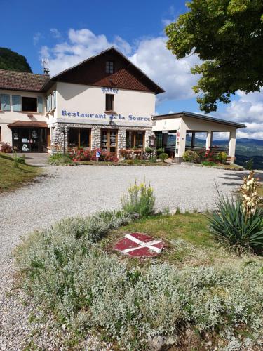 LA SOURCE Jacquet depuis 1954 Hôtel et Studio — hotel in Voglans