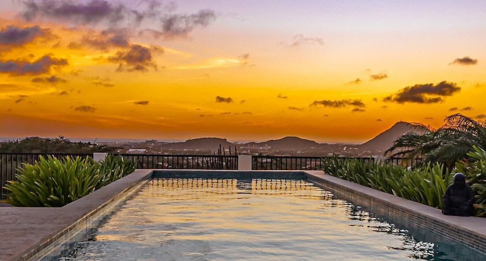 Sombre 14 E — 4-Star Luxury Hotel in Santa Cruz, Aruba