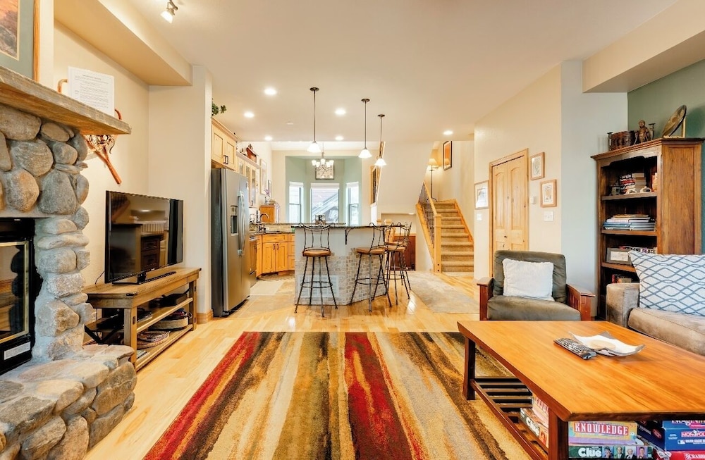 Village Point 101 - photo 18