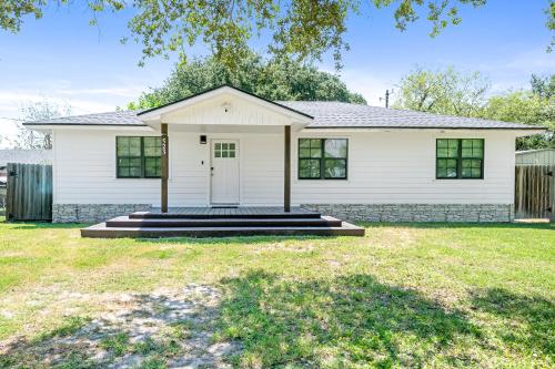 R & R’s Reel Paradise 5 minutes to the harbour and 11 miles to the Beach in Aransas Pass, United States