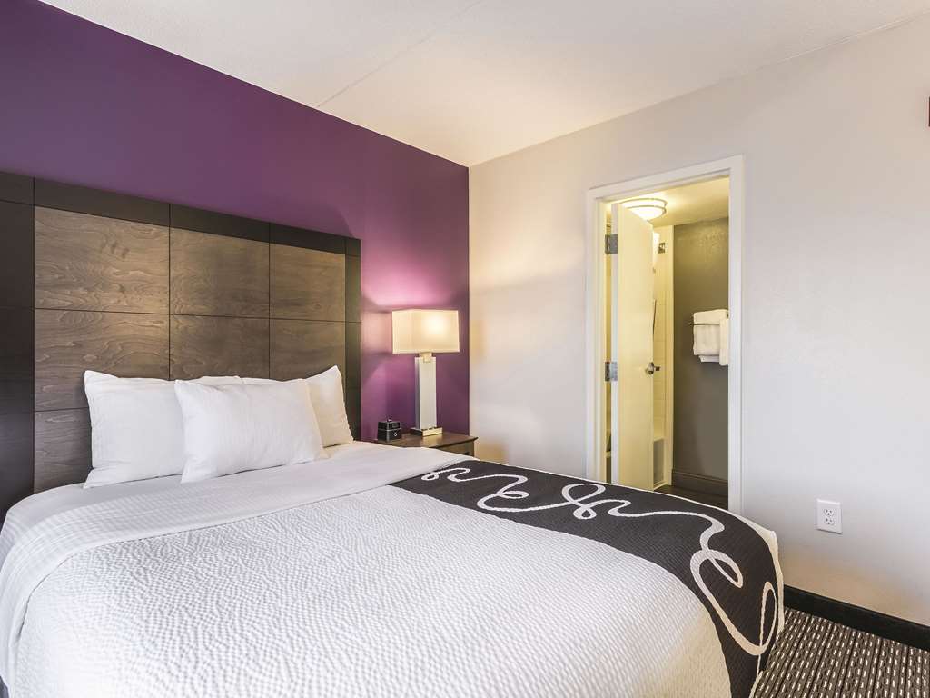La Quinta Inn & Suites by Wyndham Columbia Fort Meade - photo 22